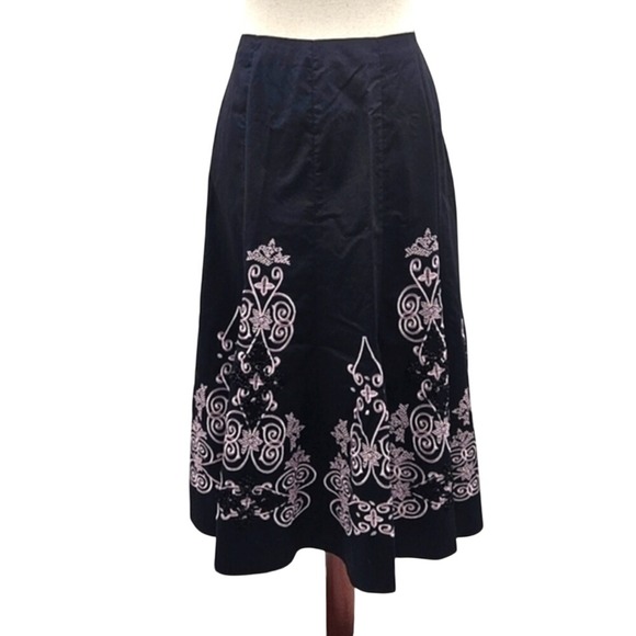 Sunny Leigh Dresses & Skirts - Sunny Leigh Full Midi Skirt Black With Embroidered‎ Light Pink Design Size 8